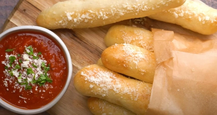 Little-Caesars-Crazy-Bread-Recipe-with-Pizza-Dough-by-infomegg.com